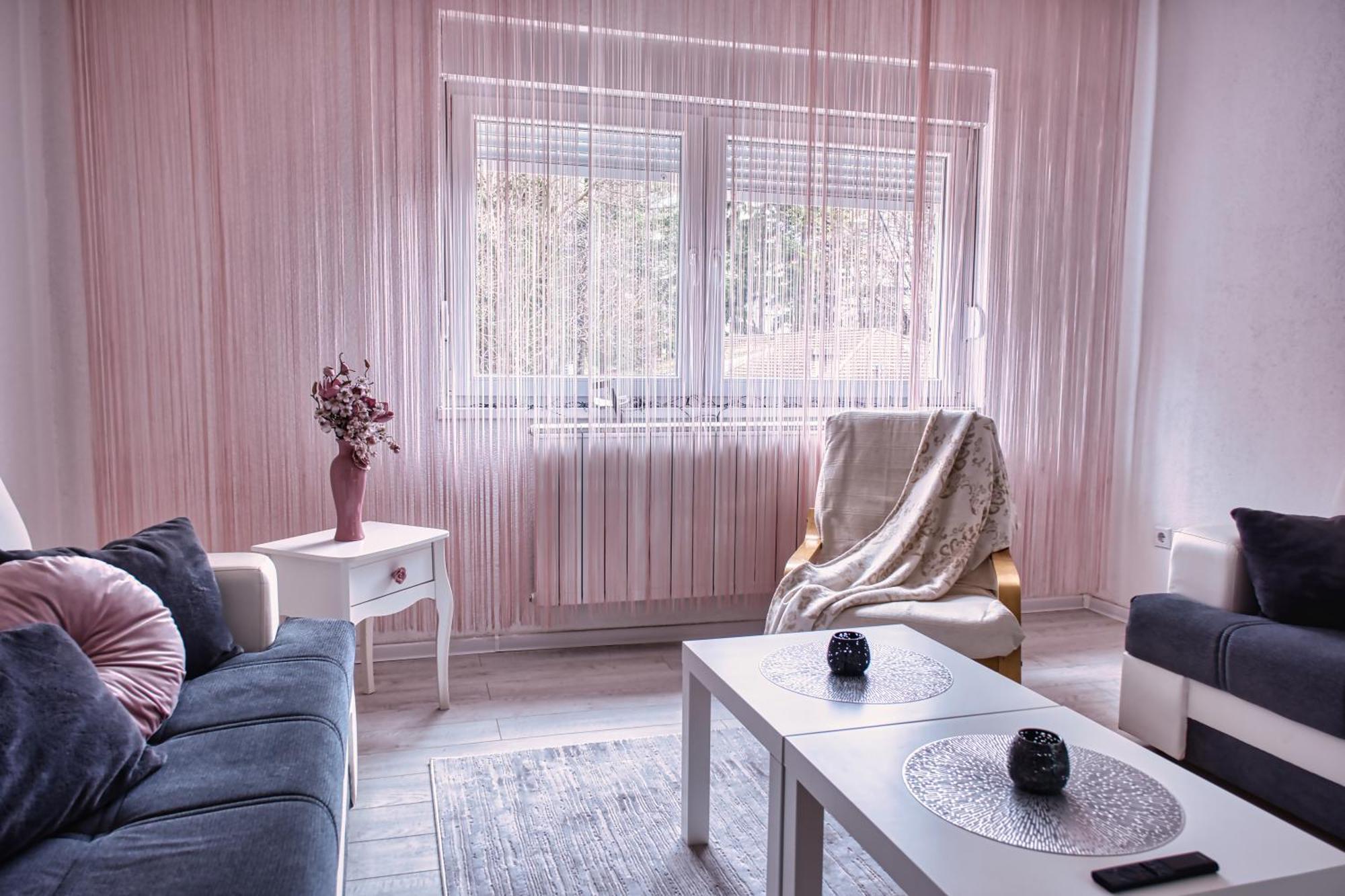 Alice's Dream With Free Garage Apartment *